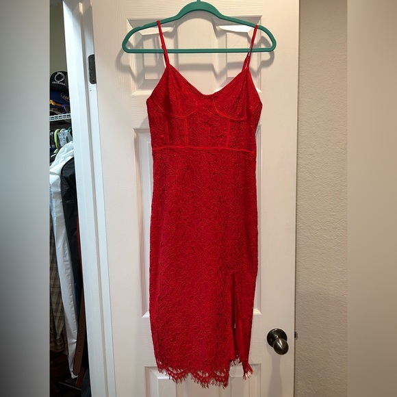 Red Lulu’s lace midi dress - Picture 4 of 4